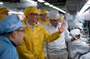 Tim Cook visita gli stabilimenti Foxconn in Cina